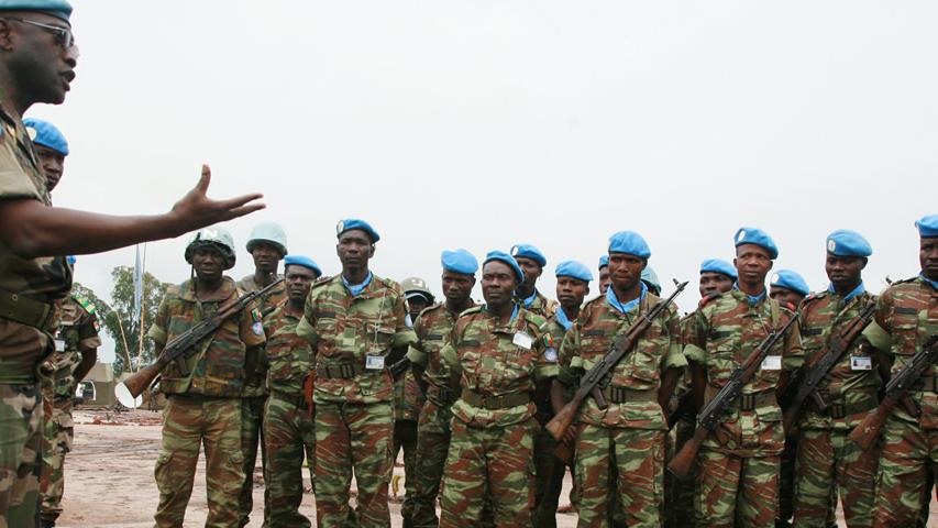 force_commander_addressing_benin_troops