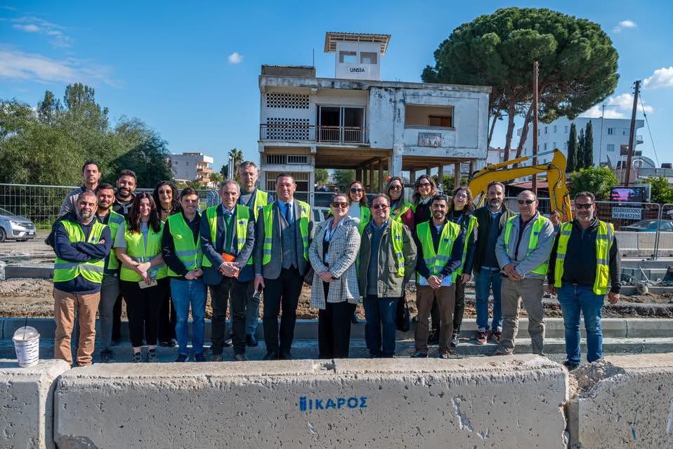 Members and co-chairs of the Technical Committee on Crossings