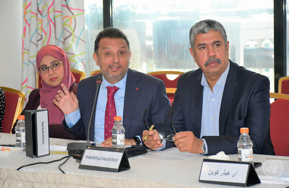 19 مايو 2022 – من اليمين إلى اليسار، خالد بحاح، نبيل باشا، ناديا إبراهيم، خلال مشاورات المبعوث الخاص مع شخصيات عامة يمنية في عمان، الأردن. الصورة: OSESGY / آلاء ملحس