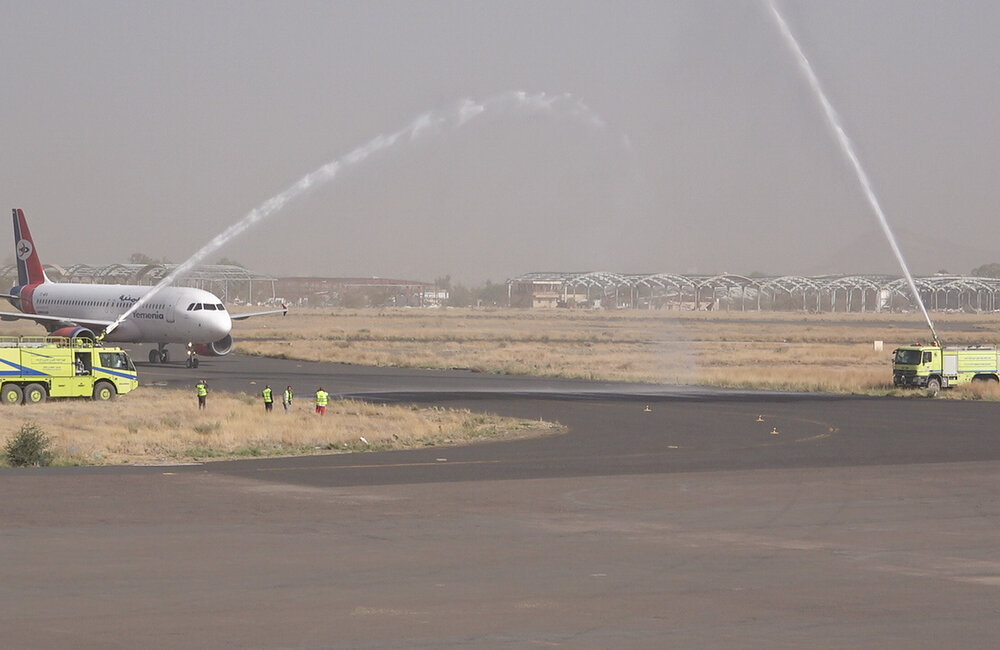 16 أيار/مايو 2022 - وصول رحلة الخطوط الجوية اليمنية من عدن إلى مطار صنعاء الدولي تهيئة لانطلاقها إلى الأردن كأول رحلة تجارية منذ ما يقرب من ست سنوات. الصورة: OSESGY