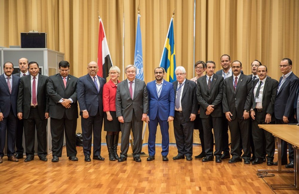 Members of the two delegations gathered for a group photo with SG Guterres, FM Wallström, and SE Griffiths.(Photo Credit: Ninni Andersson/Government Offices of Sweden)