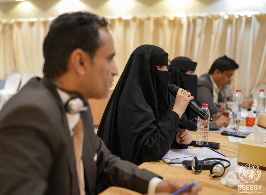 Image of group of Shabwa-based activists and civil society representatives