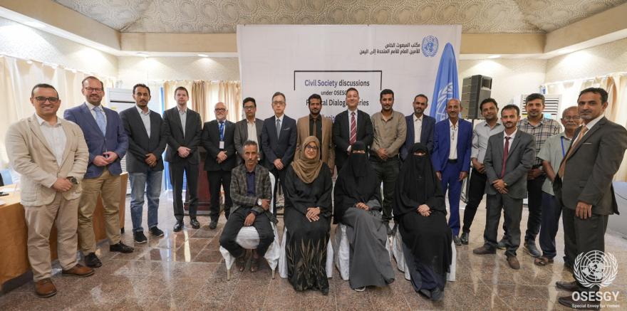Image of group of Shabwa-based activists and civil society representatives